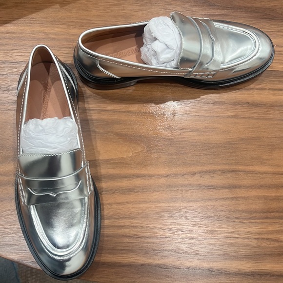 Madewell size 8 silver loafers - *worn once* - Picture 5 of 8